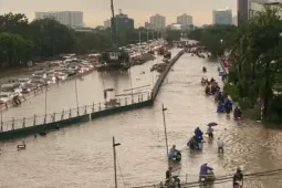 Hà Nội lý giải nguyên nhân khu vực Long Biên ngập sau trận mưa lớn