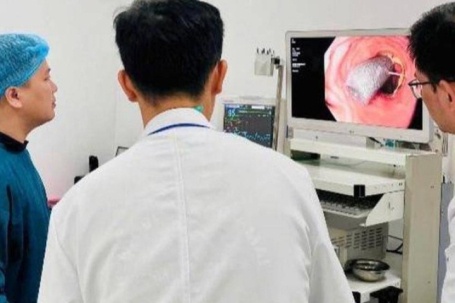 Trẻ nhập viện vì tự nhét đồ chơi vào hậu môn, bác sĩ cảnh báo tai nạn nguy hiểm ở trẻ nhỏ