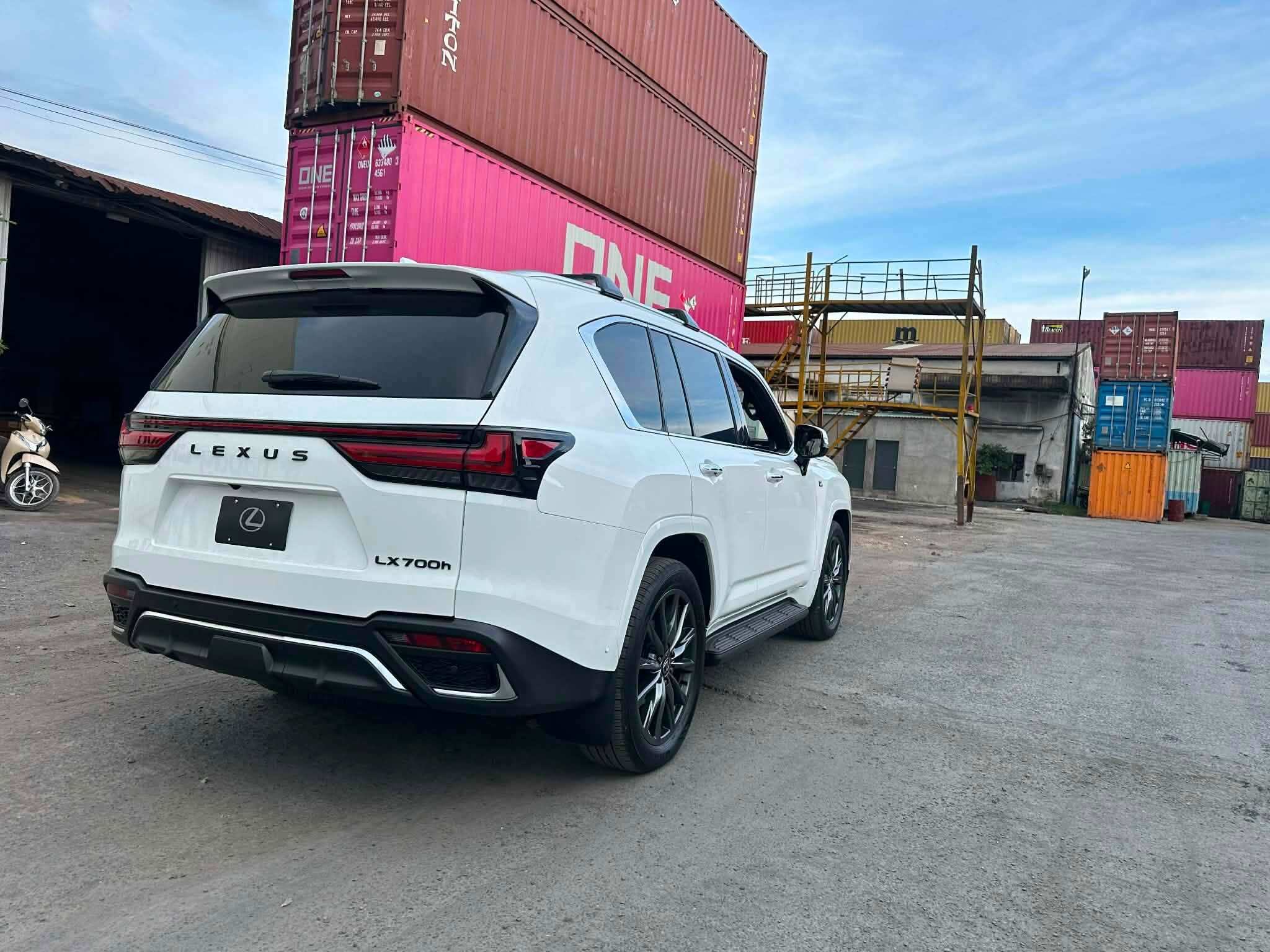 Lexus Việt Nam chưa công bố kế hoạch phân phối chính hãng LX 700h.&nbsp;