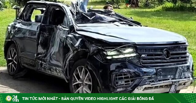 Mẫu xe Volkswagen Touareg biến dạng sau khi bị tấn công bằng tên lửa