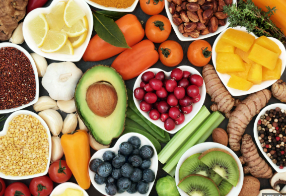 Các loại trái cây giàu vitamin C như cam, chanh, ổi, bưởi có tác dụng chống oxy hóa, kháng viêm.