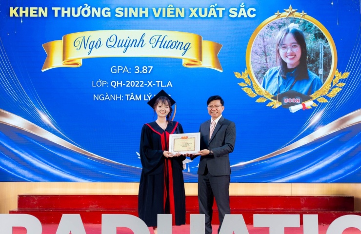 Hương trong ngày tốt nghiệp. Ảnh: NVCC