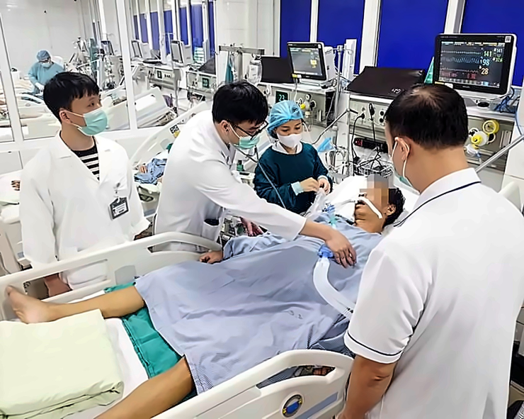 Người bệnh viêm gan giai đoạn nặng cần sự hỗ trợ của máy móc tại phòng ICU. Ảnh BCC
