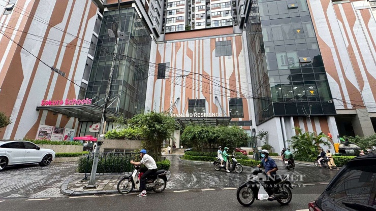 Một căn hộ rộng khoảng 107 m2 tại chung cư BRG 25 Lê Văn Lương đang được chào bán với giá 14,1 tỷ đồng, mức giá đã giảm khoảng 3,4% so với đỉnh giá tháng 4/2026. Ảnh: Nguyễn Lê