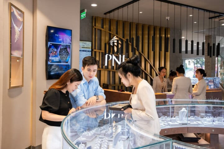 Tháng 7 sóng gió của PNJ: Hơn 16.400 tỷ đồng vốn hóa đã bốc hơi - 1