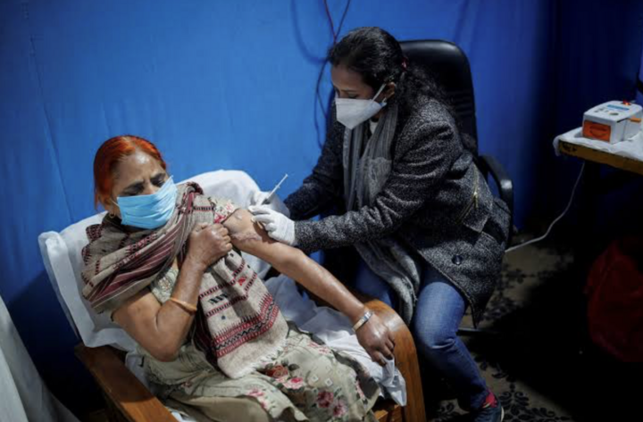 Điểm đột phá của vaccine do Viện Gamaleya phát triển nằm ở khả năng cá thể hóa cho từng bệnh nhân nhờ trí tuệ nhân tạo (AI). (Ảnh minh hoạ)