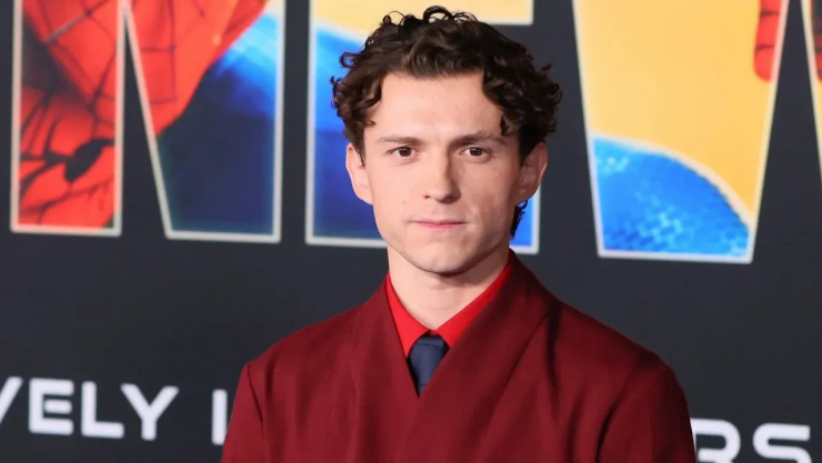 Tom Holland sinh năm 1996. 