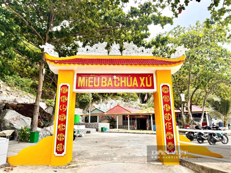 Miếu Bà Chúa Xứ - điểm sinh hoạt tín ngưỡng quan trọng của người dân địa phương. Ảnh: Hồng Cẩm