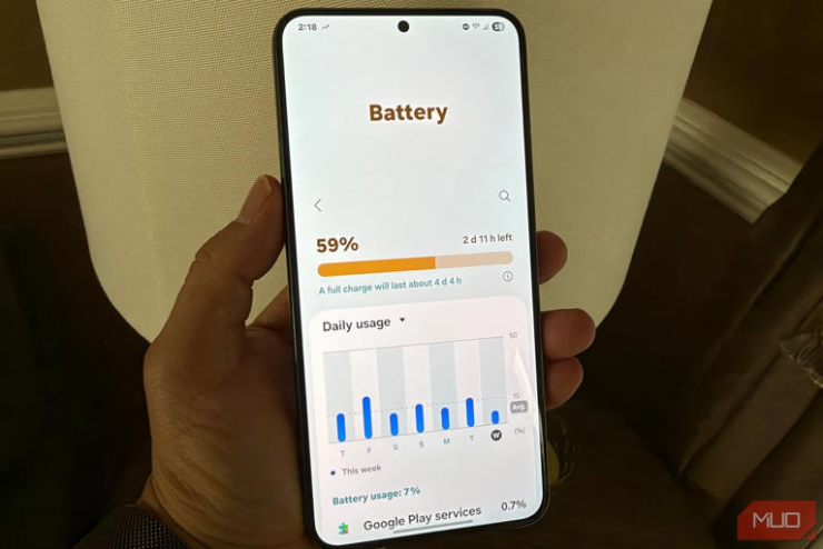 Một số tính năng trên điện thoại Samsung gây hao pin nhanh hơn. Ảnh: MUO