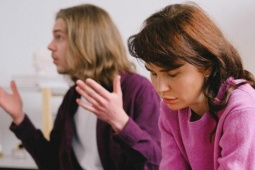 Chồng yêu cầu tôi góp gần hết thu nhập vào quỹ gia đình