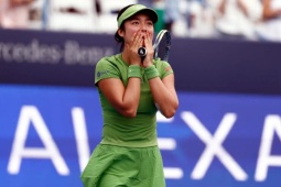 Nóng nhất thể thao trưa 2/8: Sao tennis Philippines thắng sốc Osaka, vào chung kết Washington Open