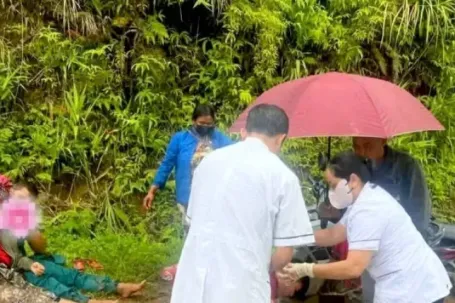 Đến bệnh viện sinh con, sản phụ bất ngờ vượt cạn giữa đường rừng