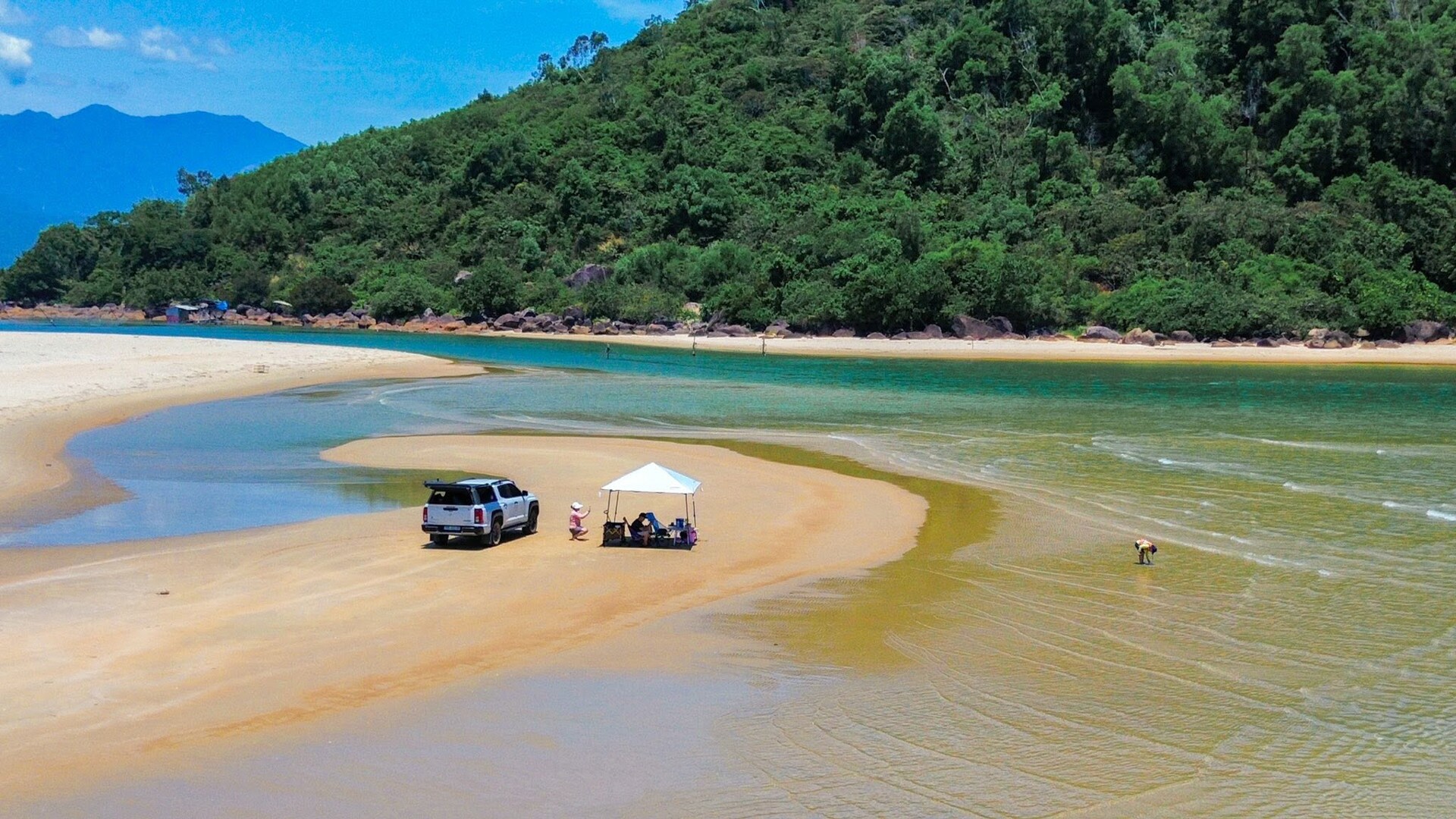 3 bãi biển được ví 'thiên đường ngủ quên', có nơi cách Hà Nội chỉ 6 tiếng lái xe - 2
