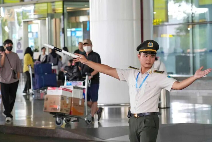 Từ hôm nay, hành khách phải đi đâu để bắt xe công nghệ khi sân bay thay đổi điểm đón?