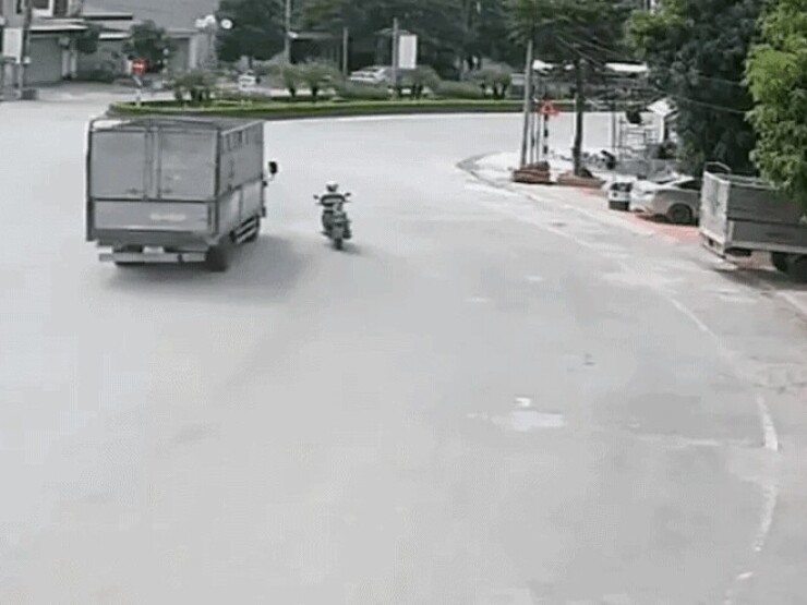 Gây tai nạn rồi rời khỏi hiện trường, 4 giờ sau tài xế đến Công an làm việc có sao không?