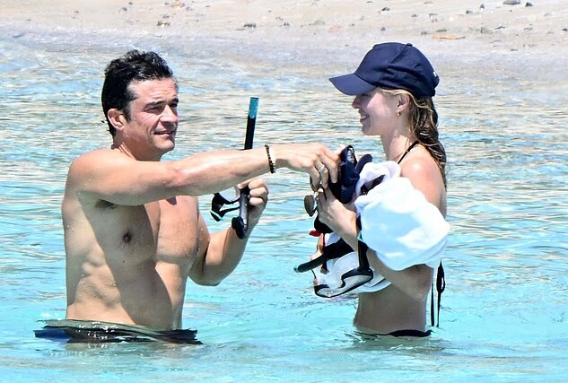 Orlando Bloom và Katy Perry đi nghỉ cùng tình mới ở Địa Trung Hải - 1