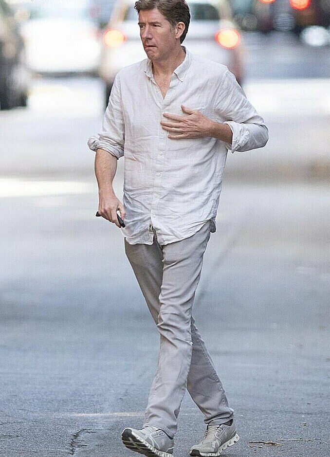 Nathaniel D. Cullerton xuất hiện trên đường phố New York hôm cuối tuần. Ảnh: DM