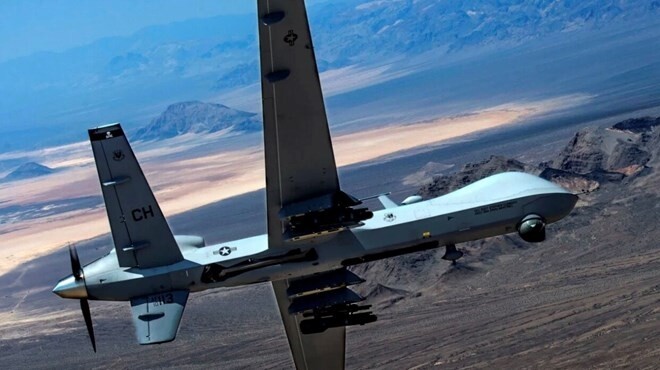 Iran tuyên bố bắn hạ UAV 30 triệu USD của Mỹ ở eo Hormuz - 1