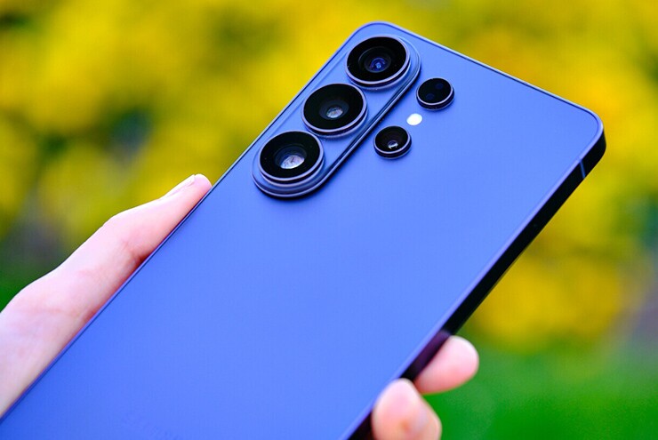Samsung là cái tên mới nhất gia nhập thị trường smartphone có pin silicon-carbon.