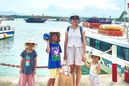 Mẹ Hà Nội đưa 3 con ra hòn đảo miền Trung xinh đẹp, 'sống 10 ngày hè đáng giá'