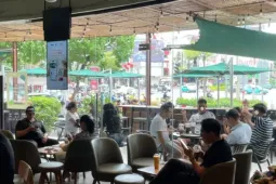Quán vắng nhạc, khách vẫn đông