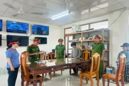 Bắt tạm giam kẻ dùng clip “nóng” để cưỡng ép người yêu cũ