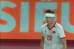 ĐT Việt Nam đấu Indonesia "tóe lửa", Bùi Hoàng Việt Anh đổ máu vì tiền đạo 1m96