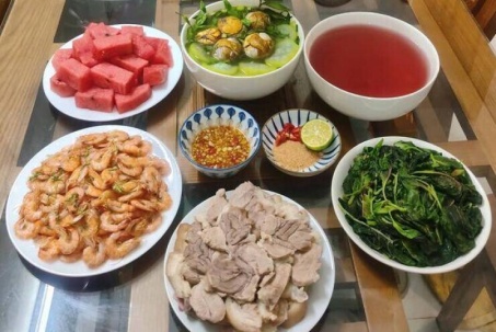 Gợi ý 6 mâm cơm gia đình 'đãi con' trước khi mùa hè kết thúc