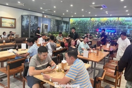Quán vắng nhạc, khách vẫn đông