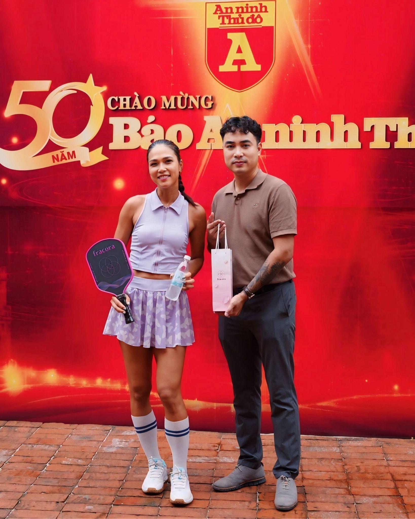 Ông Phạm Tiến Dũng - CEO Công ty TNHH Phạm Gia Thái Bình chụp hình cùng bà Nguyễn Thị Thu Hương - Giám đốc dự án Công ty TNHH MTV DiSa tại sự kiện