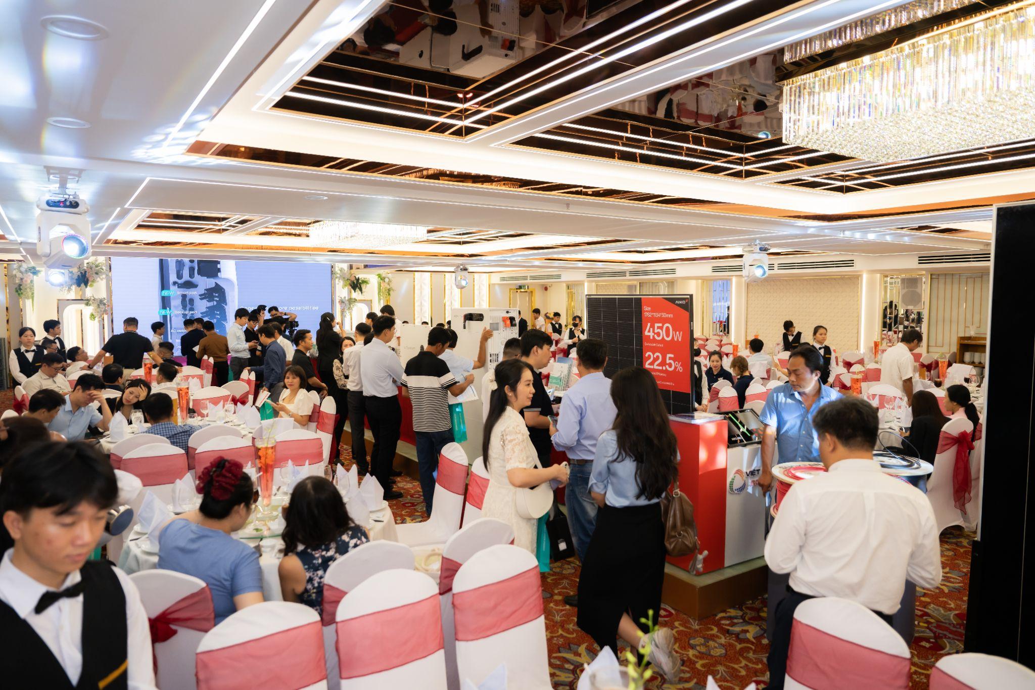 Khu vực trưng bày của AIKO, Sigenergy và Sunkean. Ảnh: Việt Nam Solar