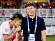 ĐT Việt Nam ăn mừng đại thắng Indonesia, Xuân Mạnh hôn chiếc áo may mắn của thầy Kim