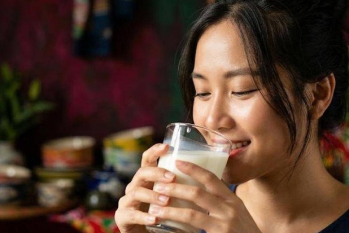 Uống sữa tốt hay xấu cho da?