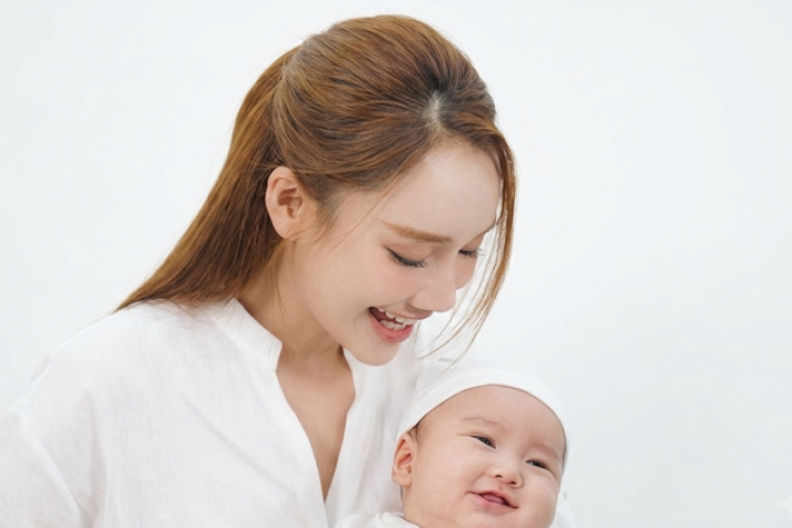 Ảnh sao 4/8: Em bé thứ ba nhà Trường Giang - Nhã Phương lộ diện