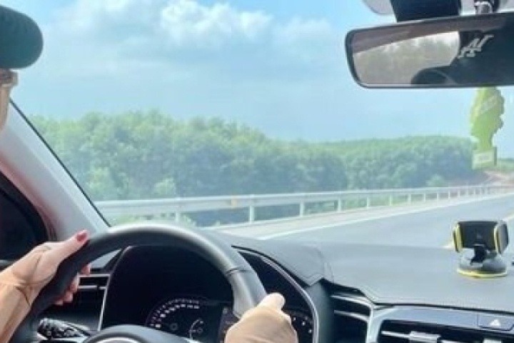 Tôi luôn chọn đi làn giữa trên cao tốc vì mình có nhiều hơn 1 cơ hội thoát nạn