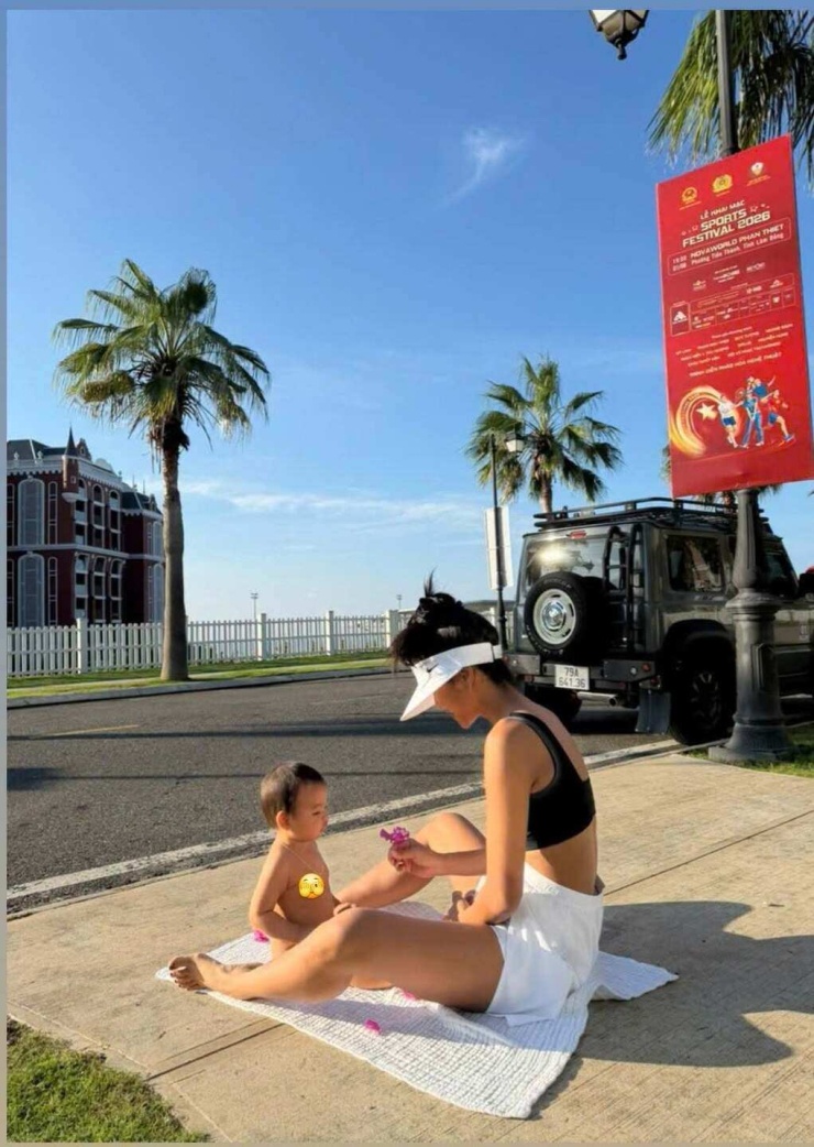 Ảnh sao 4/8: Em bé thứ ba nhà Trường Giang - Nhã Phương lộ diện - 2