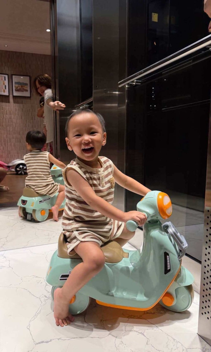 Ảnh sao 4/8: Em bé thứ ba nhà Trường Giang - Nhã Phương lộ diện - 3