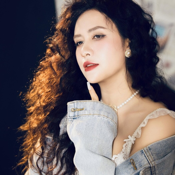 Trúc Mai ngoài đời. 