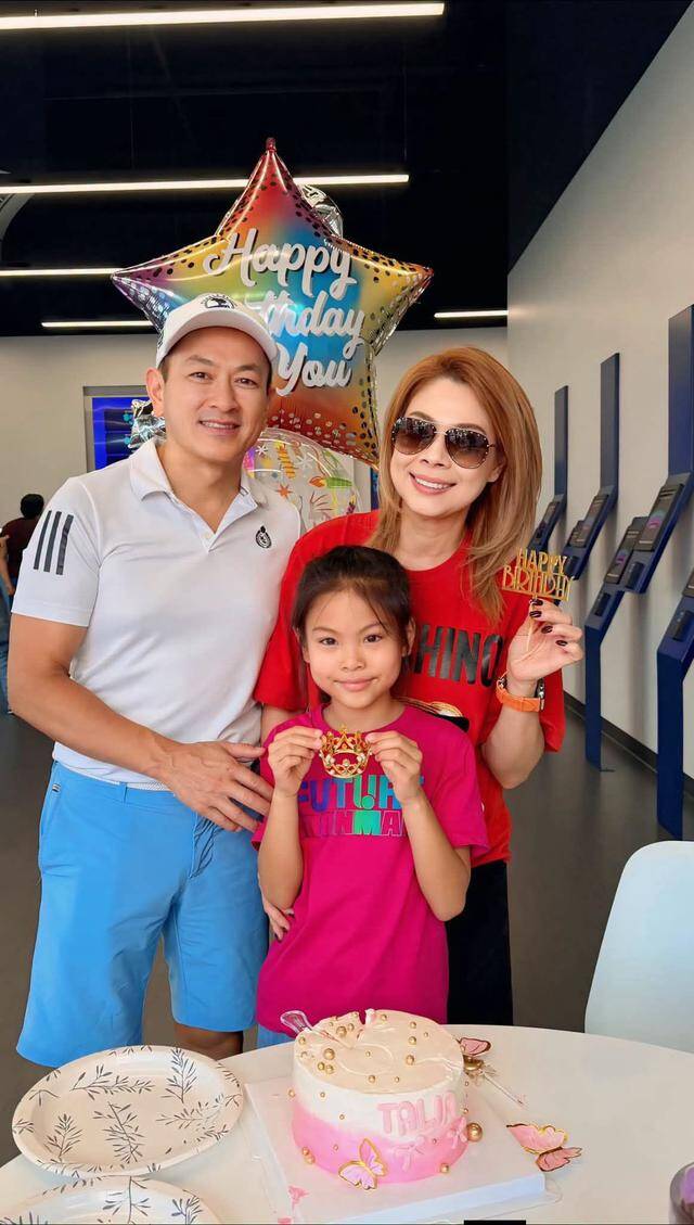 'Búp bê' Thanh Thảo gợi cảm ở tuổi 49 - 9