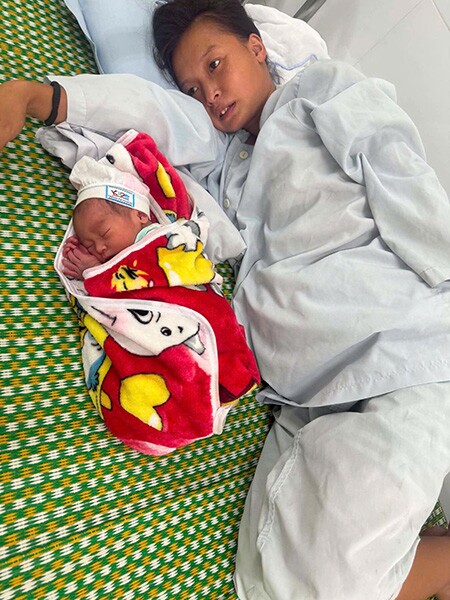Mẹ con sản phụ hiện trong tình trạng ổn định tại Bệnh viện Phú Lương, Thái Nguyên. Ảnh: Bệnh viện cung cấp