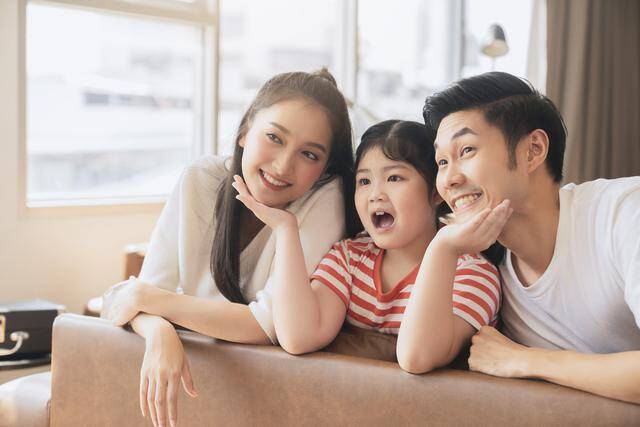 Trong nuôi dạy con, "lười" không đồng nghĩa với bỏ mặc hay thiếu quan tâm. Đó là việc cha mẹ biết lùi lại đúng thời điểm, trao cho con cơ hội tự trải nghiệm. Ảnh minh họa