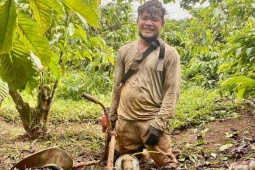'Em vẫn còn đôi tay': Hành trình tìm nghề của chàng trai khuyết tật 2 chân