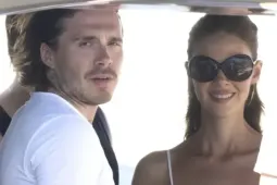 David Beckham ở cách con trai Brooklyn 5 phút đi bộ nhưng không gặp mặt
