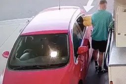 Tài xế xe sang Ferrari, Mercedes đổ xăng xong... bỏ chạy