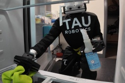 Robot hình người lấn sân ngành "osin", lương gần 800.000 đồng/giờ