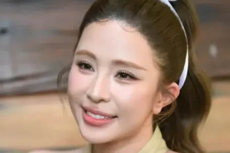 Diễn viên Quỳnh Nga: ‘Chưa muốn sinh con ở tuổi 38’