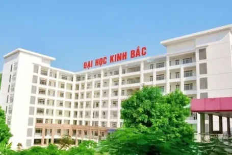 Vì sao sinh viên Y khoa ĐH Kinh Bắc chưa thể chuyển trường?
