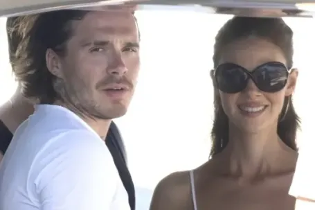 David Beckham ở cách con trai Brooklyn 5 phút đi bộ nhưng không gặp mặt