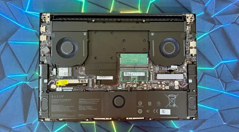 Bên trong&nbsp;Razer Blade 18.