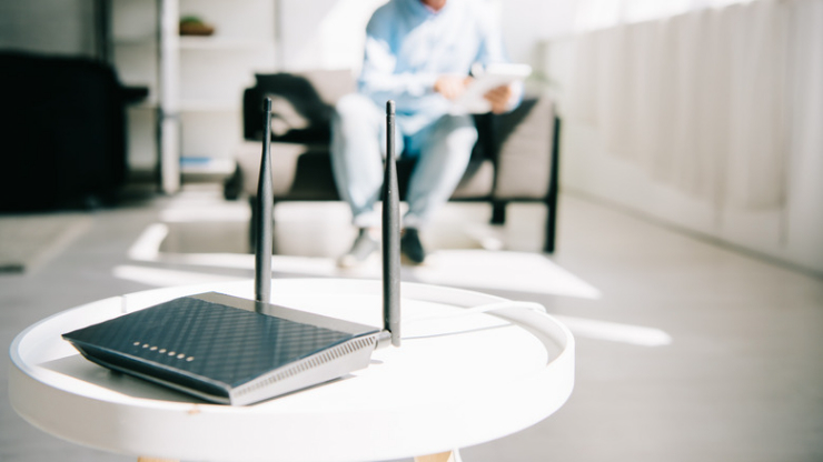 Không nên đặt router Wi-Fi dưới sàn nhà.